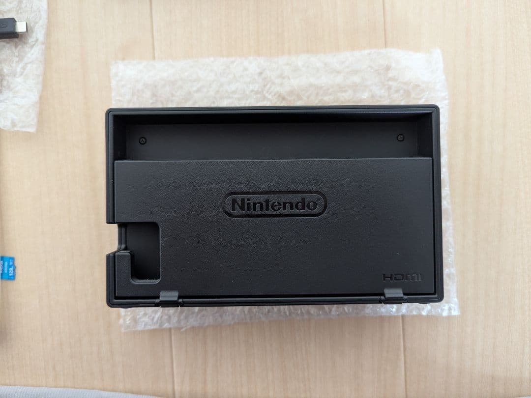 Nintendo Switch 本体　Joy-Con無し　SDカード付き