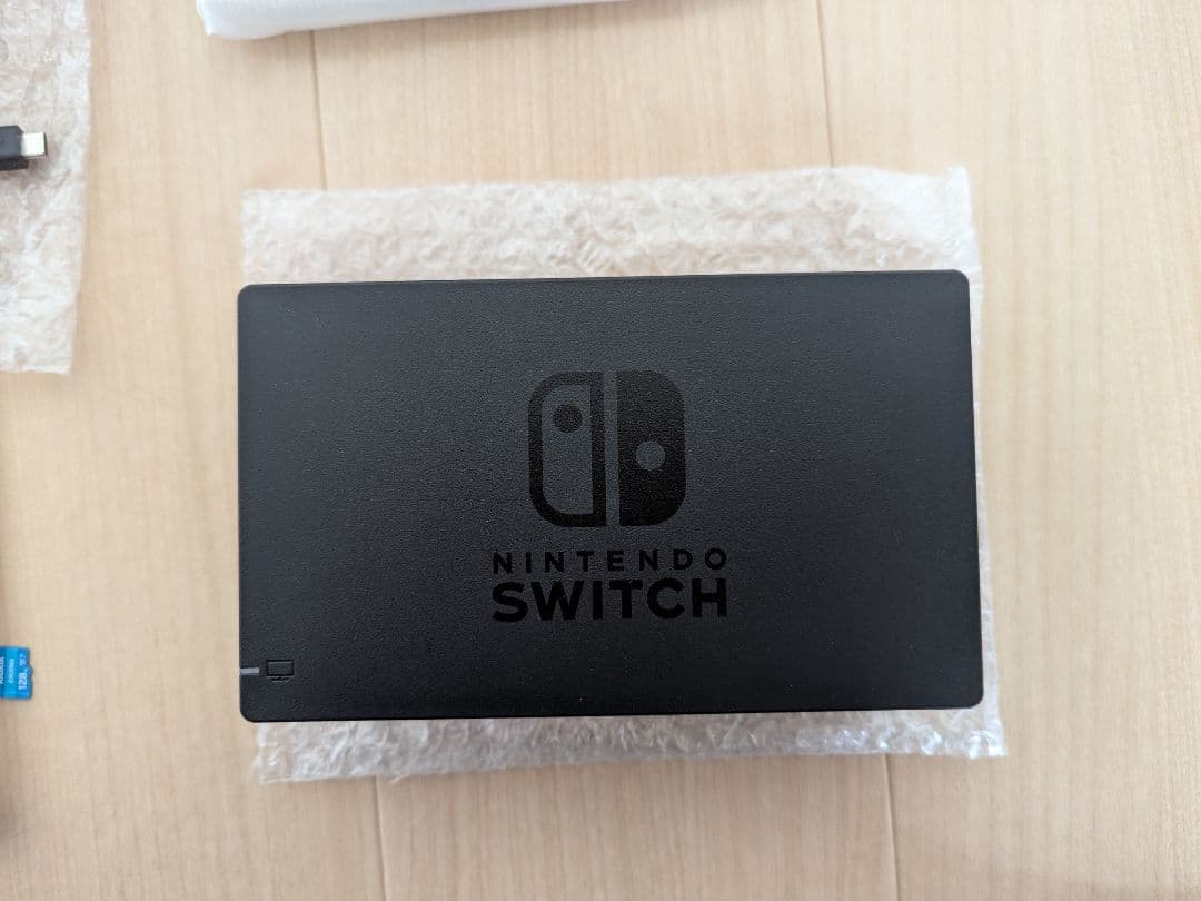 Nintendo Switch 本体　Joy-Con無し　SDカード付き