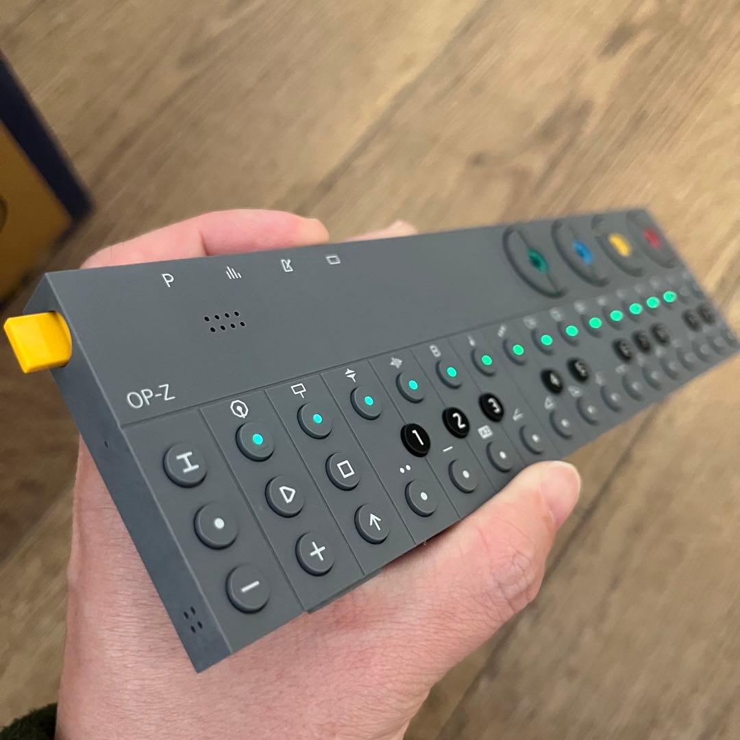 teenage engineering op-z ケース付き
