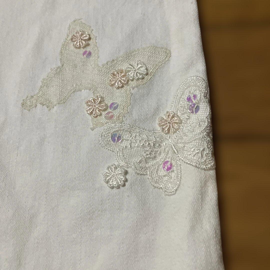 ピンクハウス　ホワイト デニムパンツ 蝶の刺繍付き