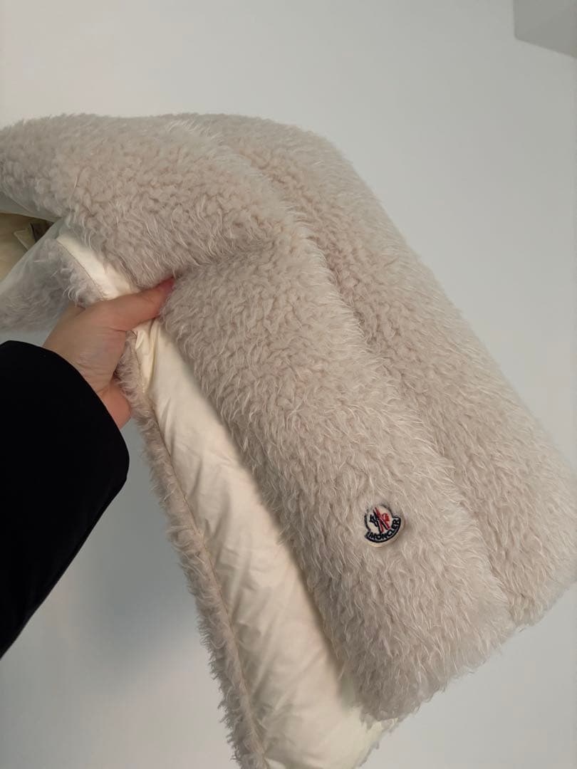 Moncler オフホワイト ボアマフラー
