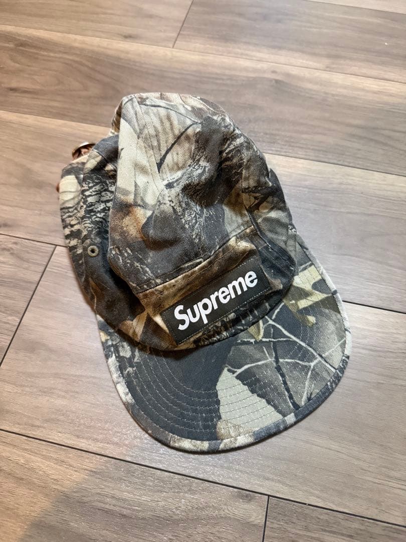 Supreme 迷彩キャップ レザー調バックストラップ