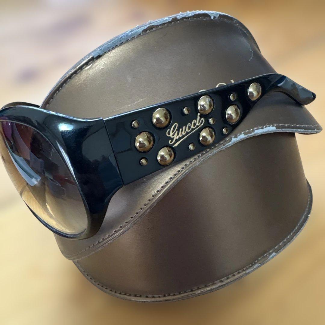 GUCCI スタッズ付きサングラス ブラウンレンズ