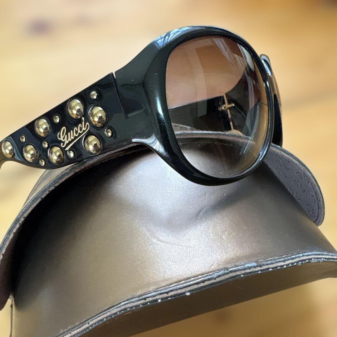 GUCCI スタッズ付きサングラス ブラウンレンズ