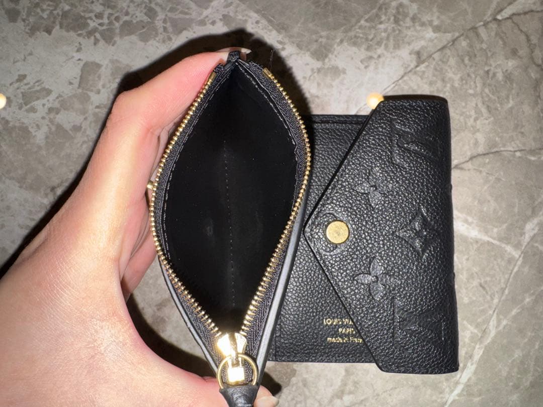 最終値下げ•未使用に近い美品　Louis Vuitton ブラック 二つ折り財布