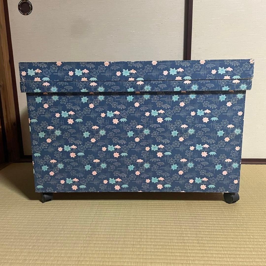 ★ 茶箱1　大　和紙張り　昭和レトロ　キャスター付き　押入れ収納