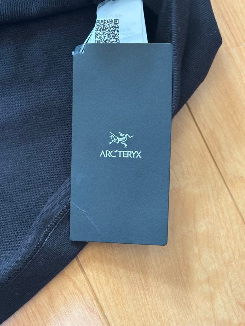ARC'TERYX Tシャツ 新品タグ付き L 半袖 黒ロゴ アークテリクス