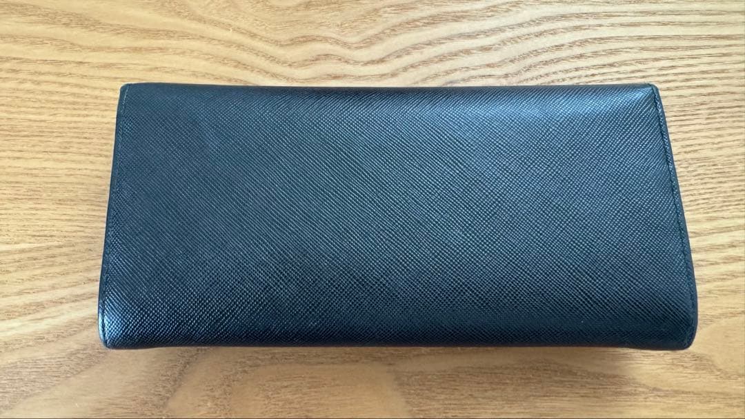 プラダ　PRADA長財布　サフィアーノメタル