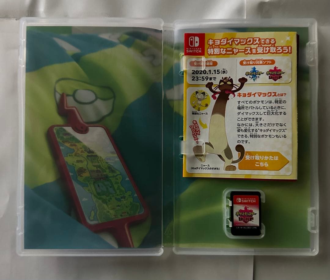 Nintendo Switchポケモン・シールド、ソード、2点売【Ｘマスセール】