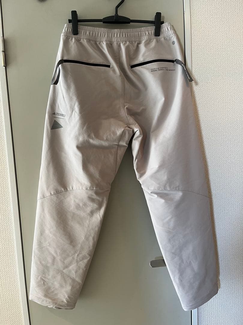 アンドワンダーand wander×adidasTerrexグレーベージュパンツ