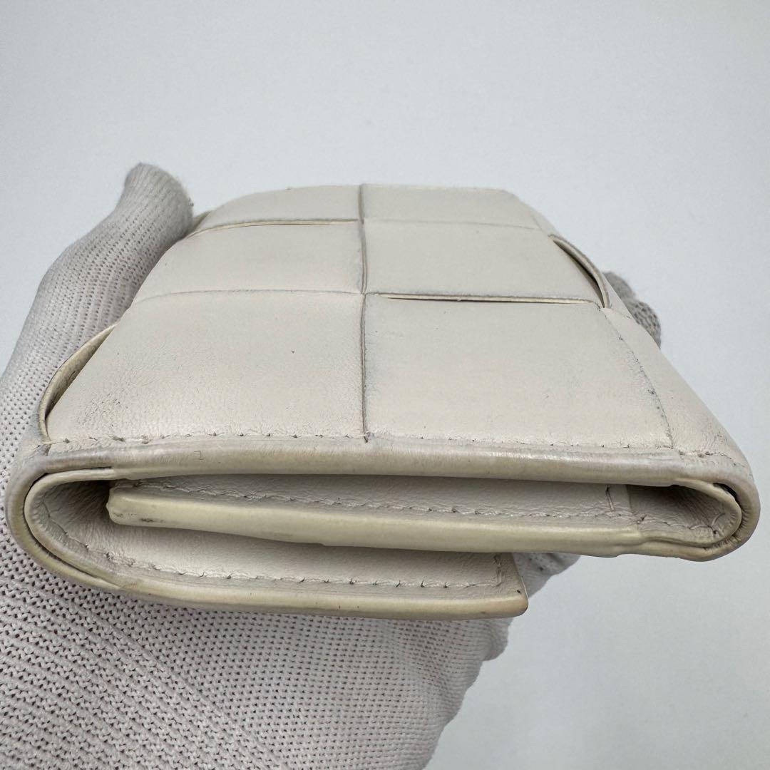ボッテガヴェネタ カセット マキシイントレ レザー 3つ折り財布 ホワイト