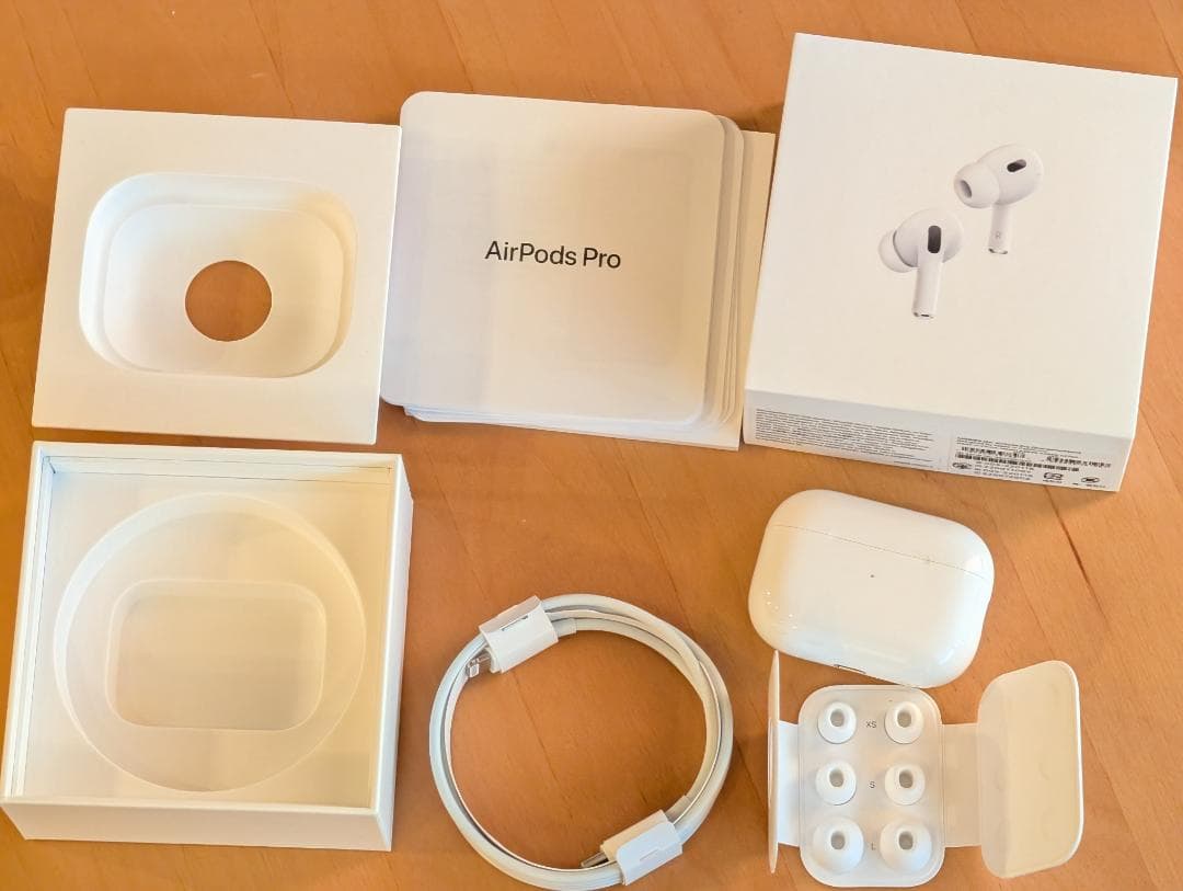 【美品】AirPods Pro (第2世代) MQD83J/A ライトニング端子