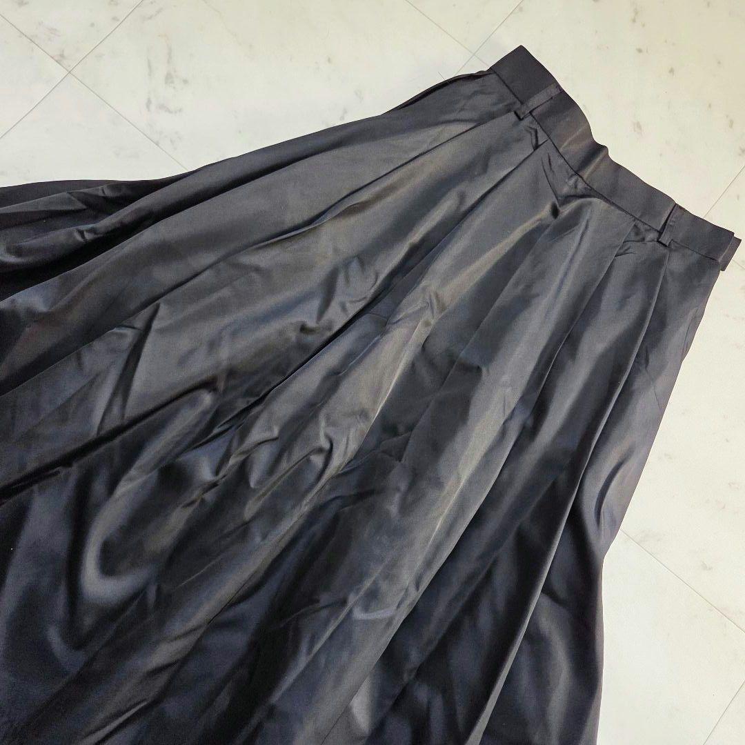 美品　FORME 　東原亜希　撥水タックスカート ブラック フレア