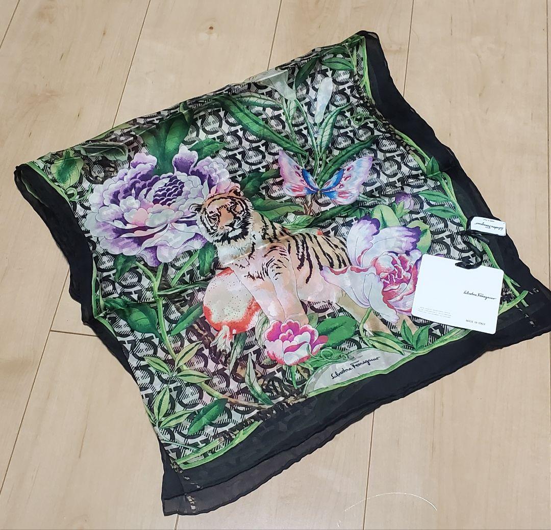 Salvatore Ferragamo フェラガモ シルクスカーフ 虎と花