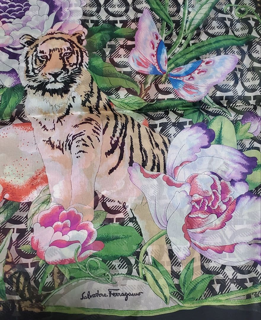 Salvatore Ferragamo フェラガモ シルクスカーフ 虎と花