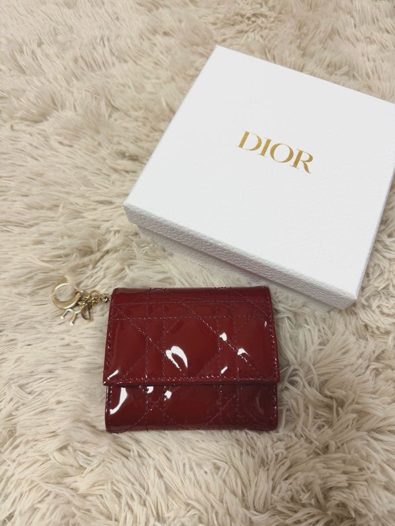 Lady Dior Lotusウォレット カナージュ　パテントカーフスキン