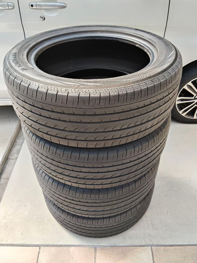 ① ヨコハマ BluEarth RV-02 ブルーアース 235/55R18