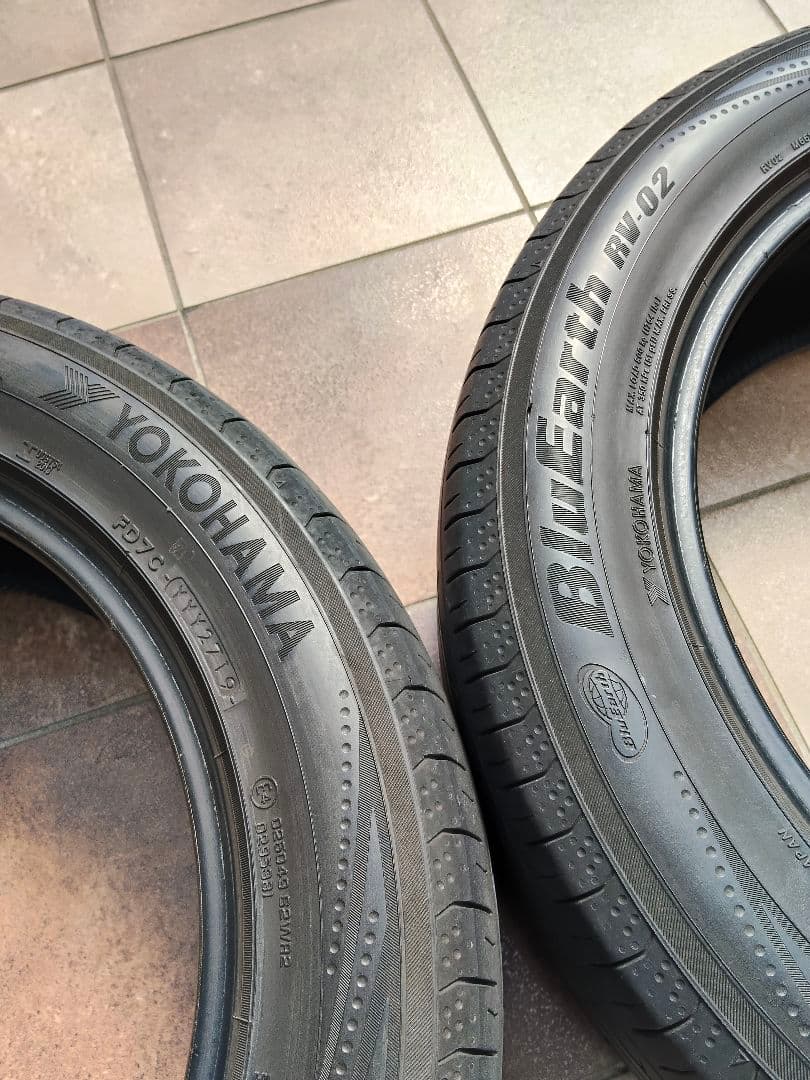 ① ヨコハマ BluEarth RV-02 ブルーアース 235/55R18