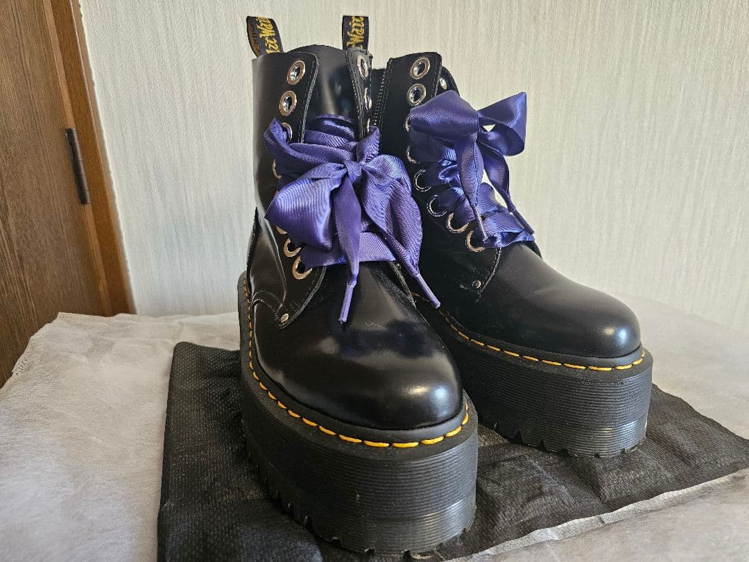 【極美品】定価4万 Dr.Martensドクターマーチン 8ホール 厚底23cm