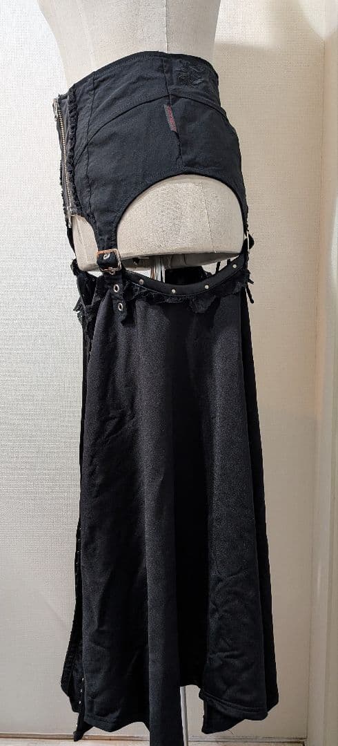 ★OZZ ONESTE★花刺繍ガーターベルト風カバースカート★