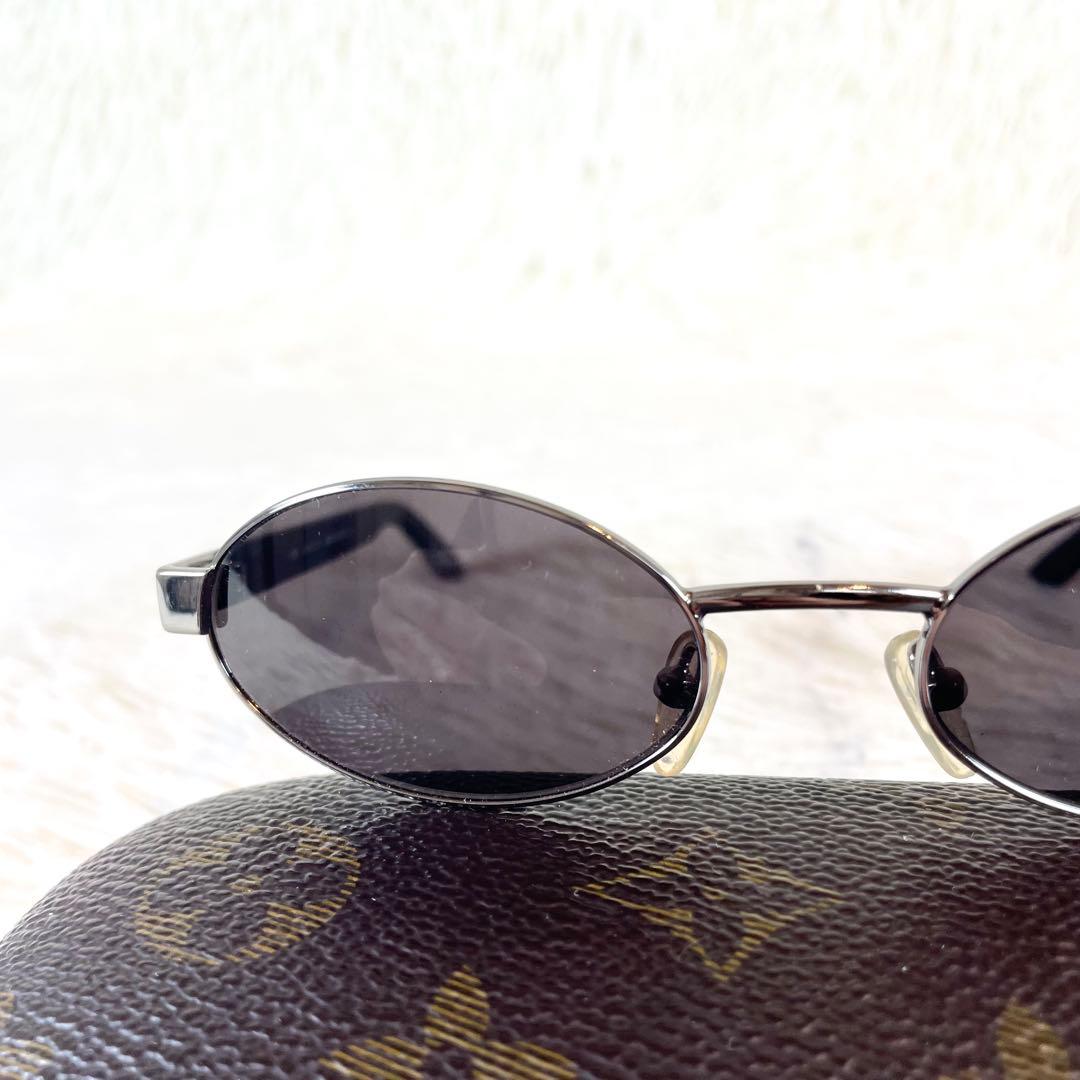 極美品　GUCCI　サングラス　GG1641　ブラックレンズ　シルバーフレーム