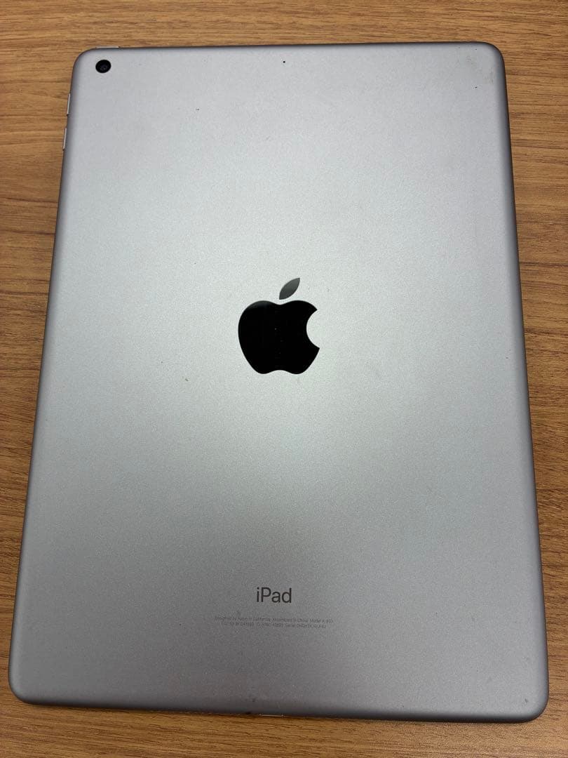 Apple iPad 9.7インチ シルバー 本体　第六世代