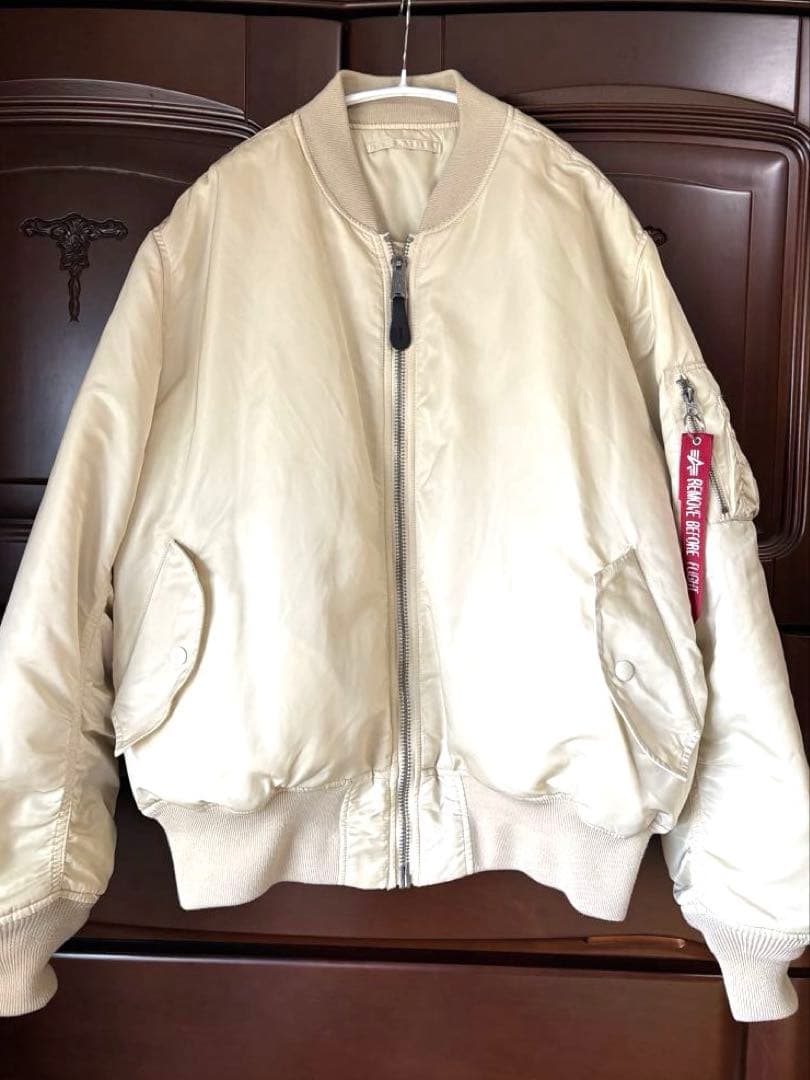 ALPHA INDUSTRIES アルファMA-1 アイボリー