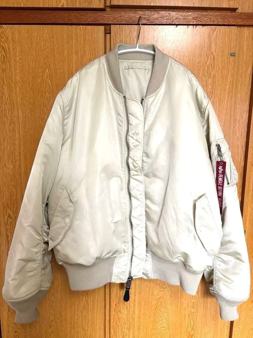 ALPHA INDUSTRIES アルファMA-1 アイボリー