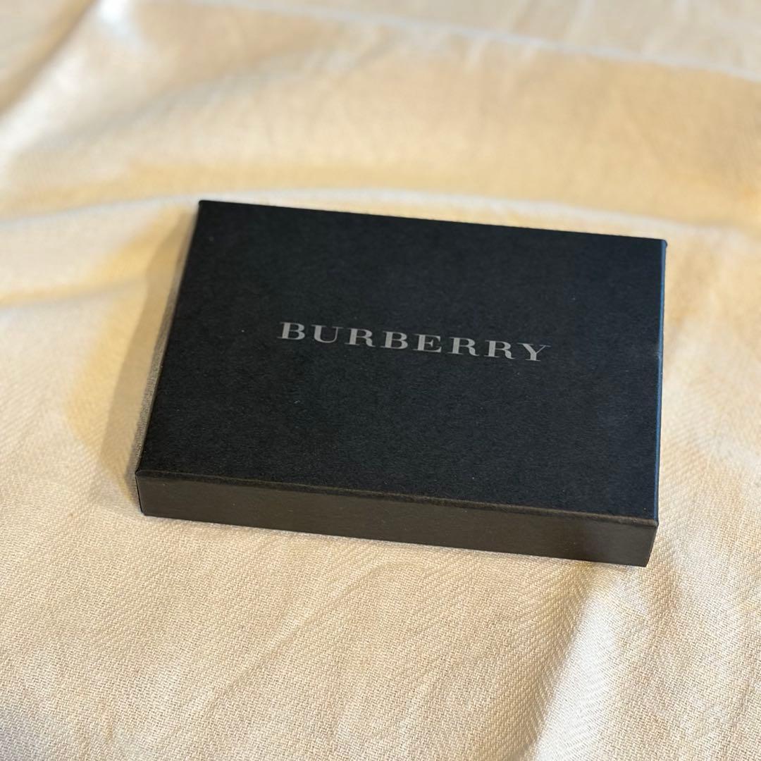 【新品・未使用】Burberry名刺入れ（牛革・国産）