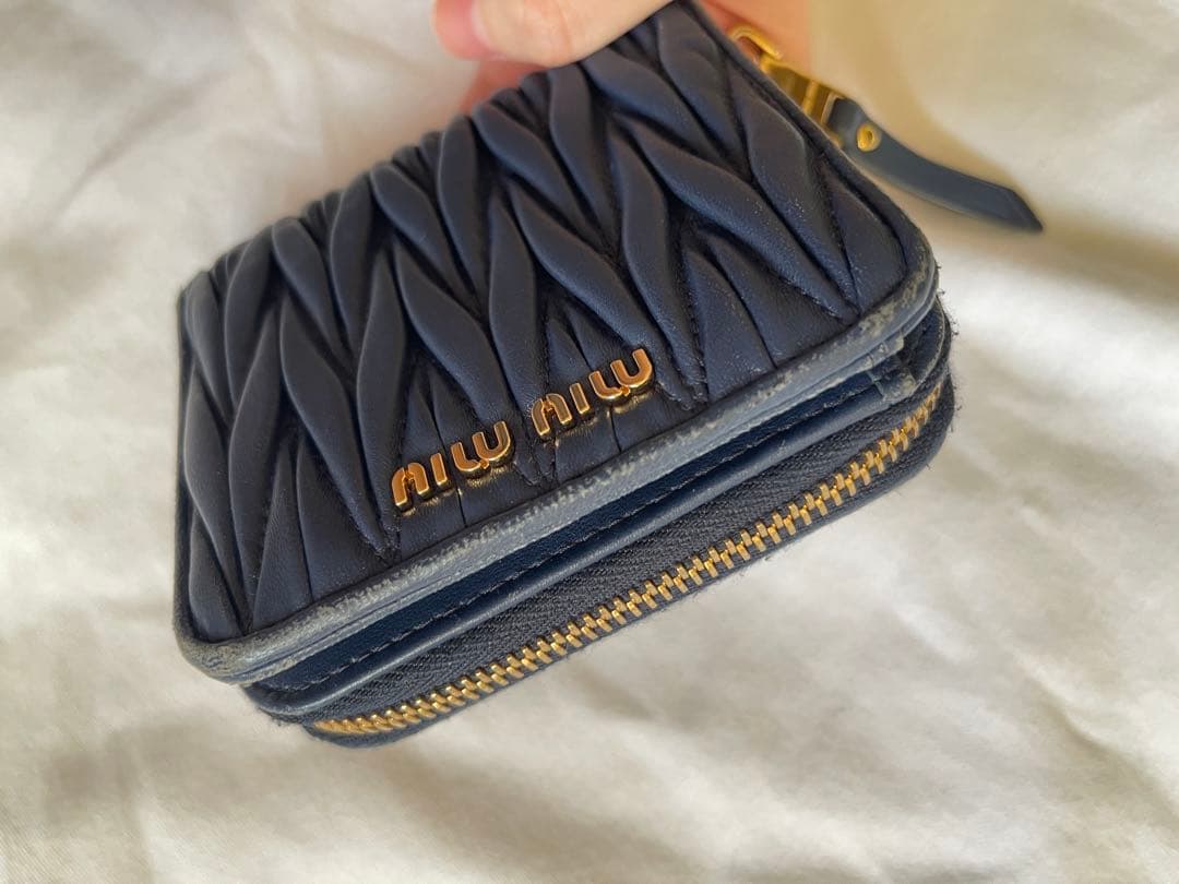 miu miu ブルー　二つ折り財布