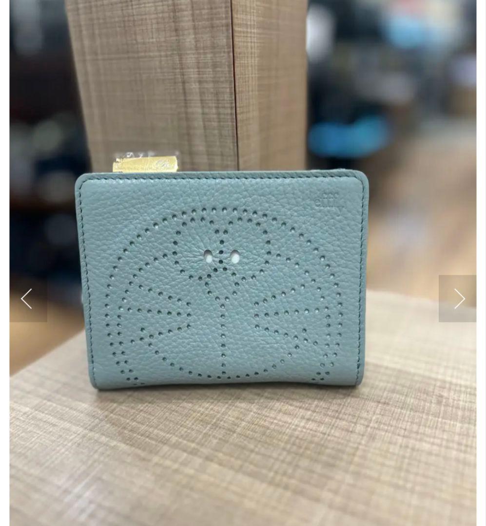 《美品》ドラえもんエフィー二つ折り財布 牛革 本革 レザーピスタチオ
