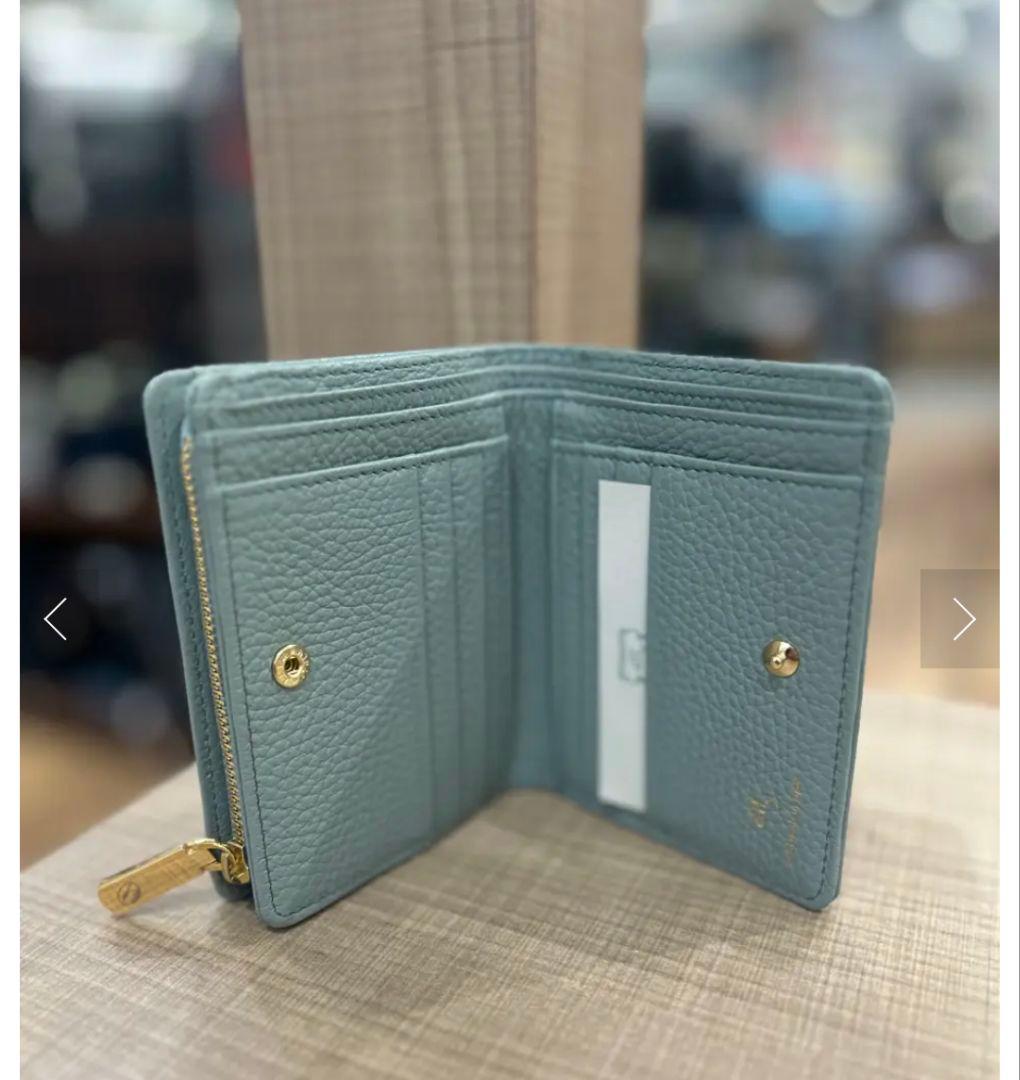 《美品》ドラえもんエフィー二つ折り財布 牛革 本革 レザーピスタチオ