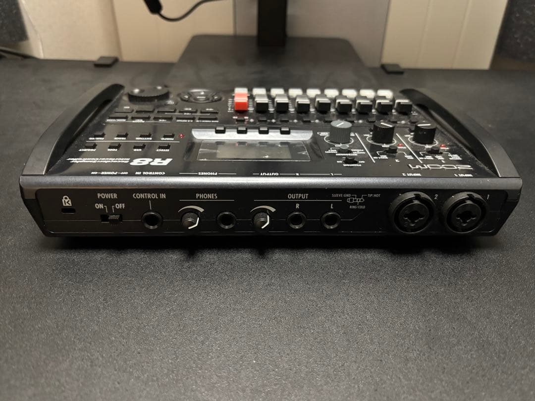 Zoom R8 マルチトラックレコーダー