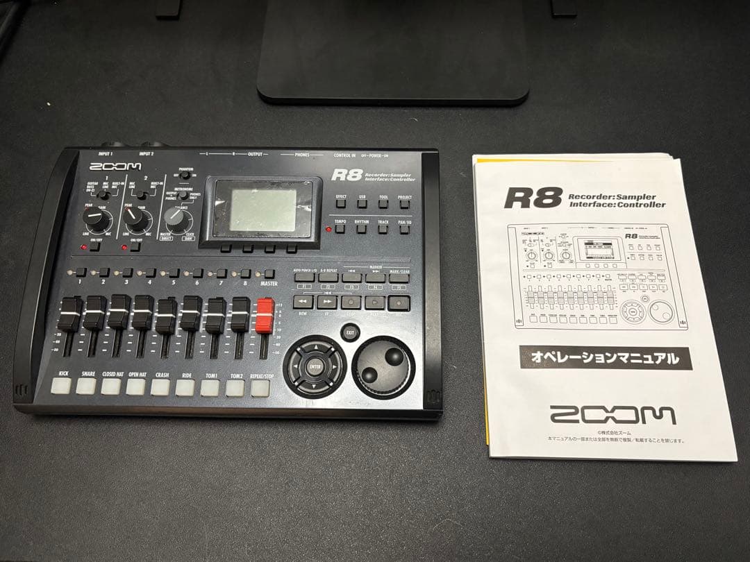 Zoom R8 マルチトラックレコーダー