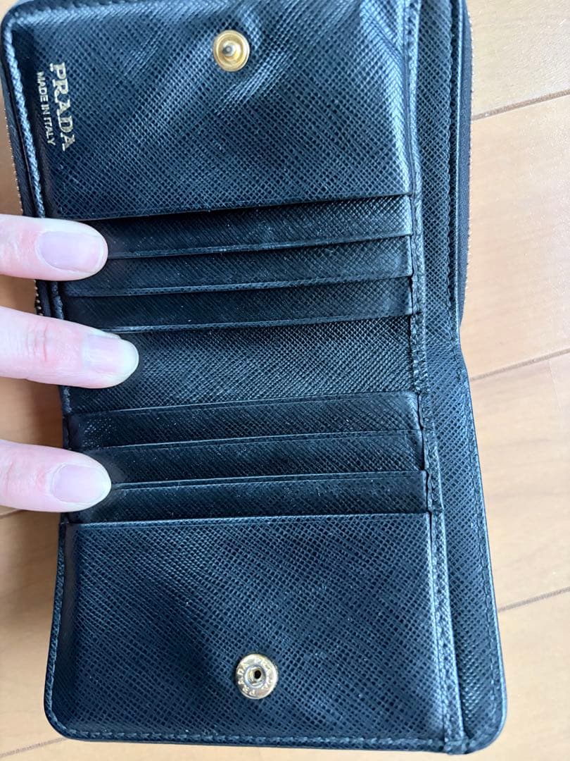 M*様 PRADA 二つ折り財布