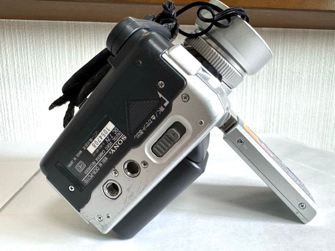 ビデオカメラ SONY Handycam 120x Carl Zeiss DCR-PC110