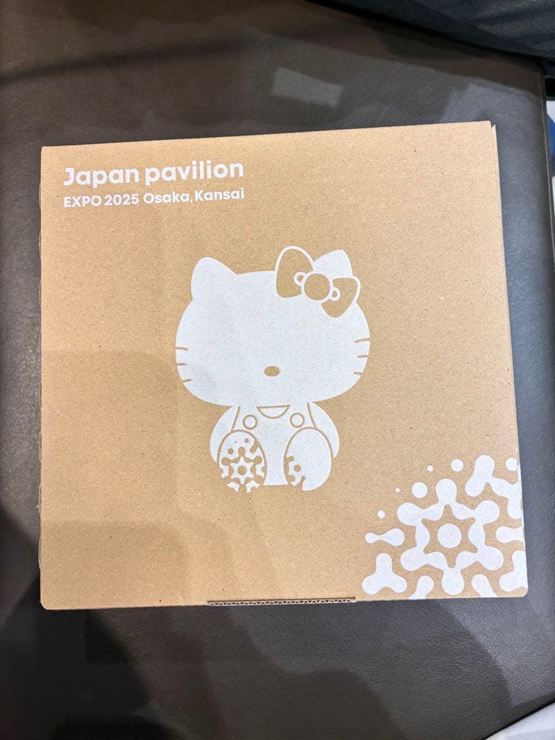 万博ハローキティフィギュア