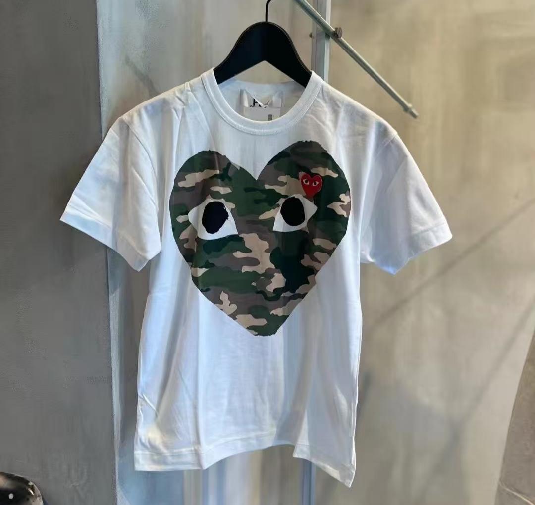PLAY 迷彩ハートデザインTシャツ