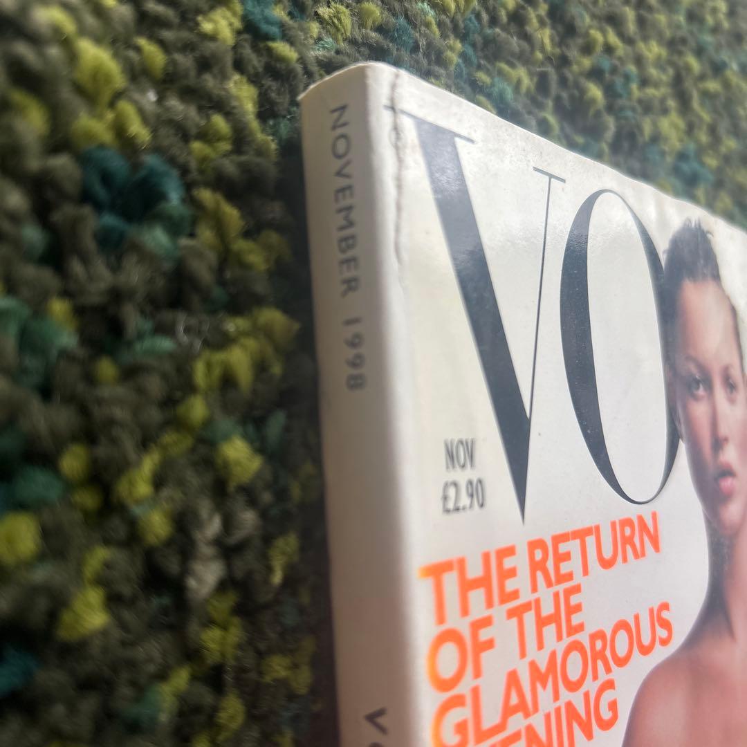 イギリスVOGUE 1999,8年Kate Moss 表紙