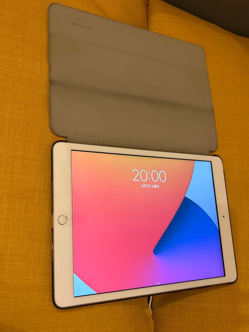 [自立カバー付き】美品 iPad 第8世代