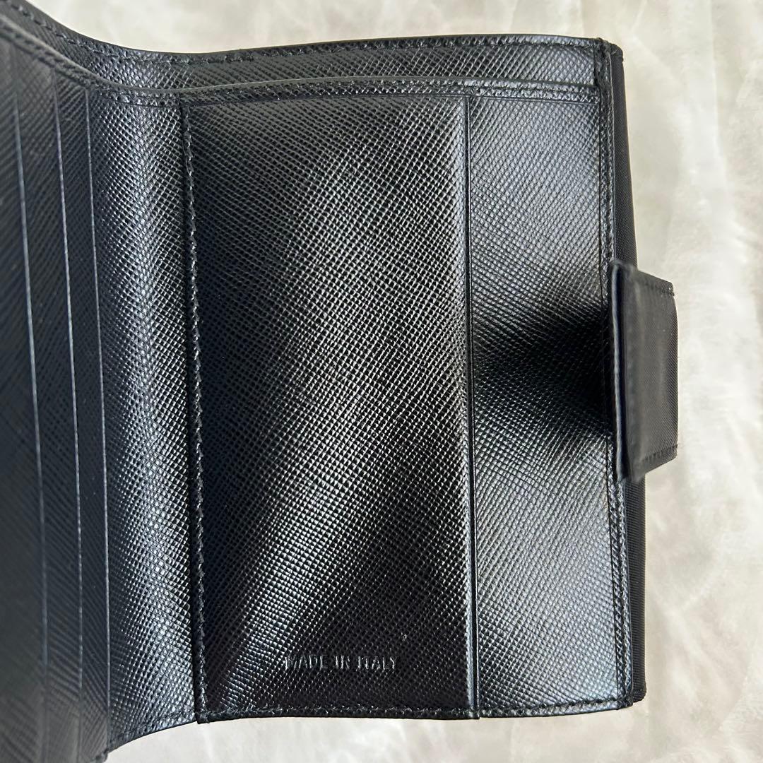 未使用　PRADA 2つ折り財布　ナイロン　三角ロゴ　ブラック　シルバーロゴ