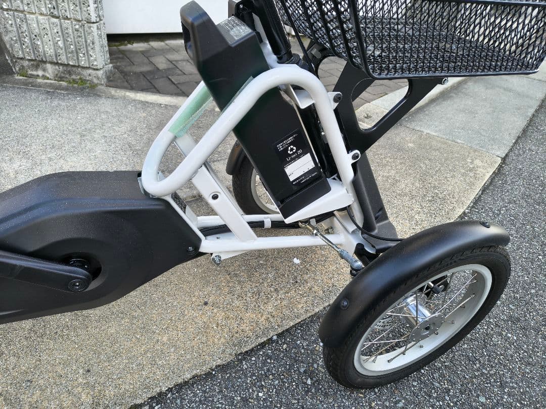 遊歩リベルタSC-01 4輪電動アシスト自転車