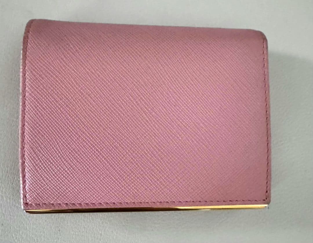 【送料込】PRADA（プラダ） 二つ折り財布 ピンク 1MV204