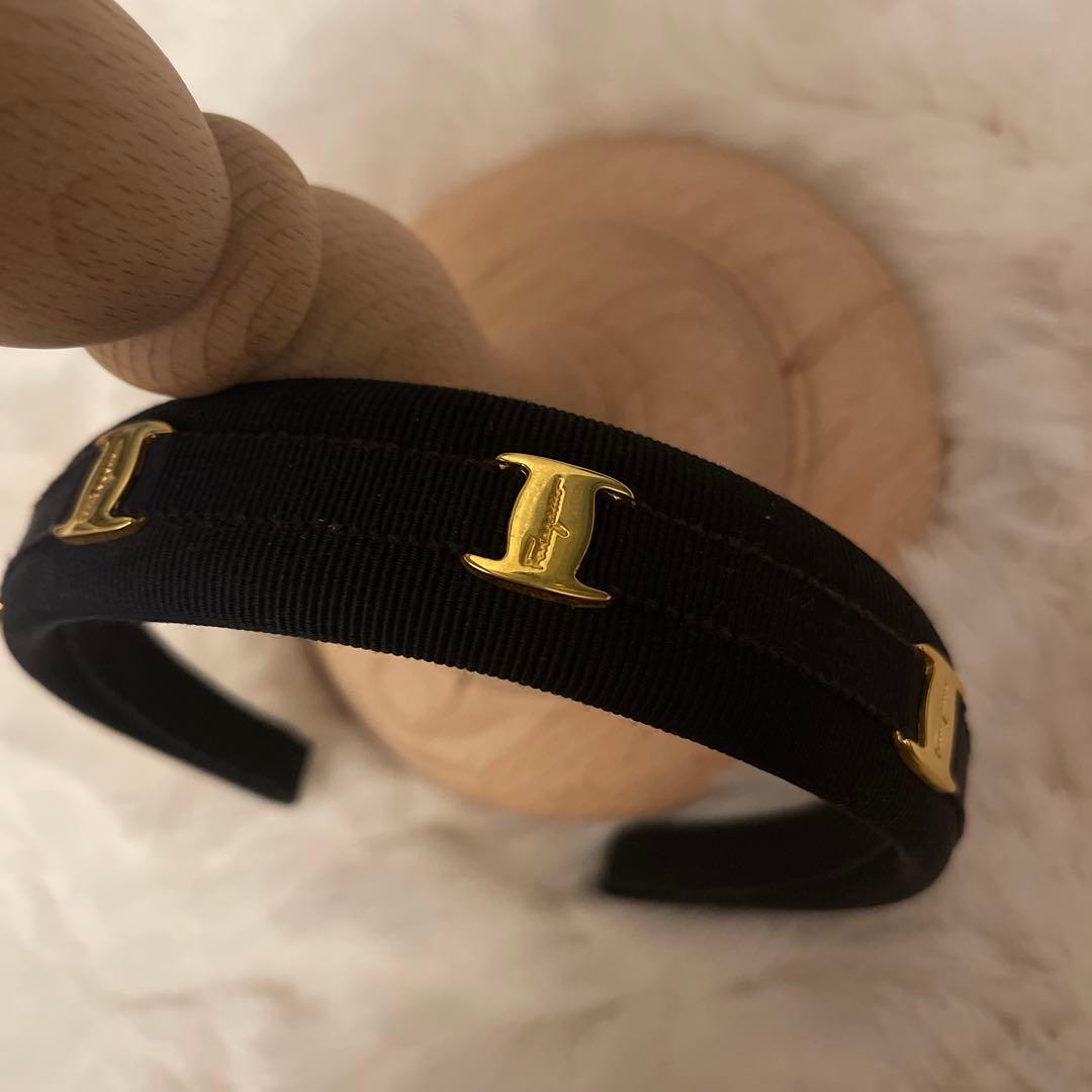 フェラガモ Ferragamo カチューシャ ヴァラ リボン ゴールド金具