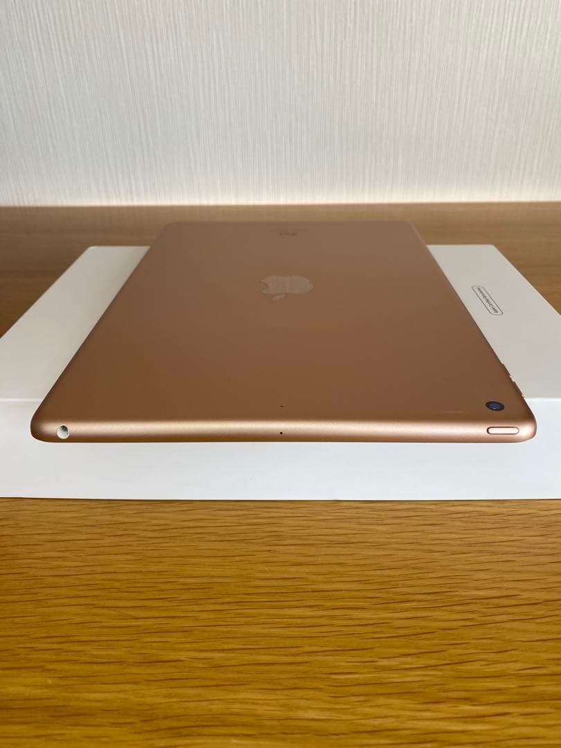 【未使用に近い】iPad 第7世代　128GB 付属品完備　iPad本体