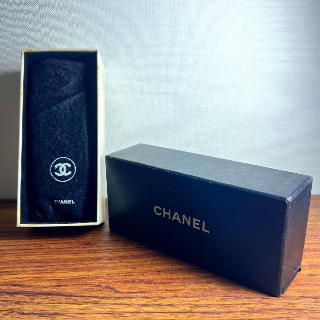 CHANEL ブラックサングラス