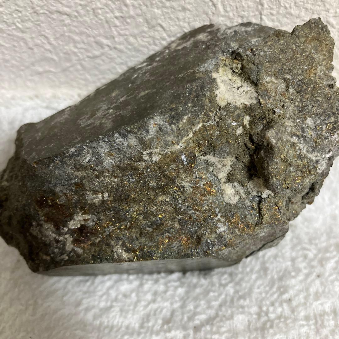 鑑賞石　金鉱石　高玉鉱山　600g
