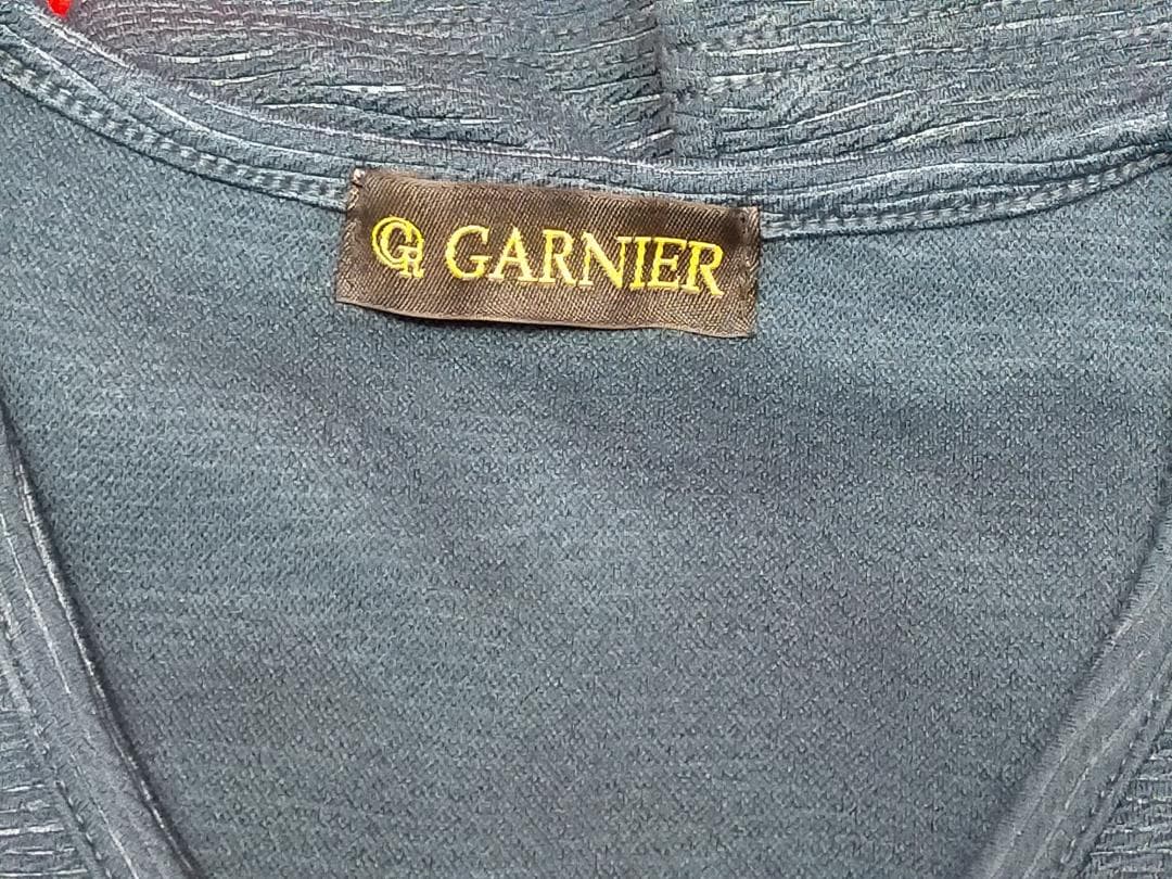 GARNIER VネックTシャツ 2枚セット （生地・柄が異なります。）