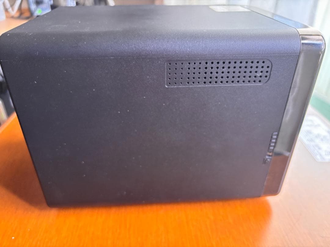 外付けハードディスク・ドライブ QNAP TS-464-8G, SSD 1TBx2, HDD 4TBx4