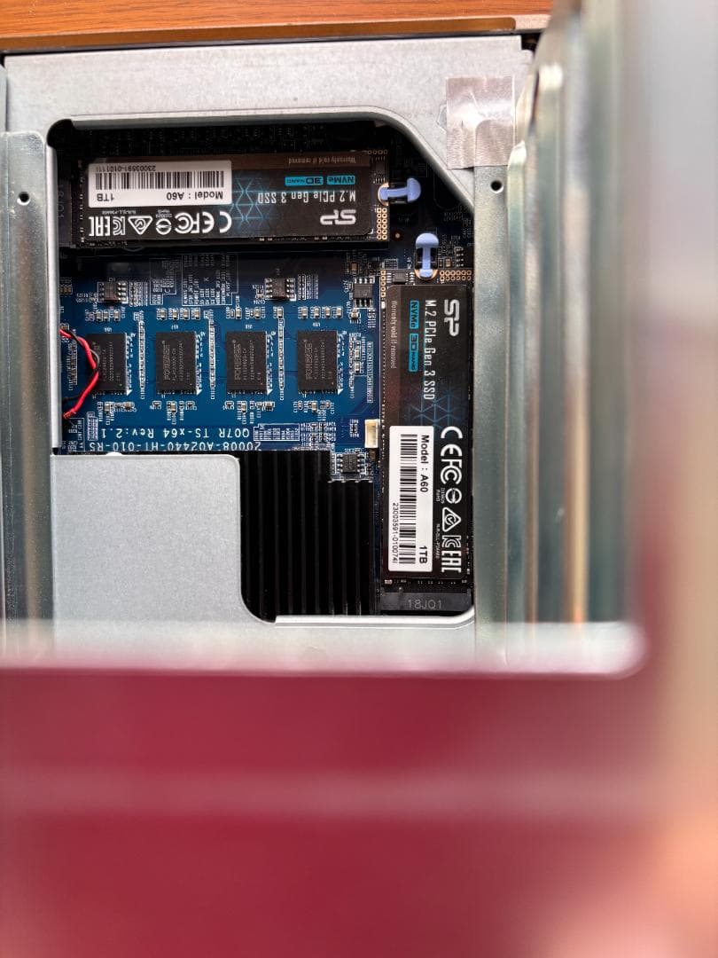 外付けハードディスク・ドライブ QNAP TS-464-8G, SSD 1TBx2, HDD 4TBx4
